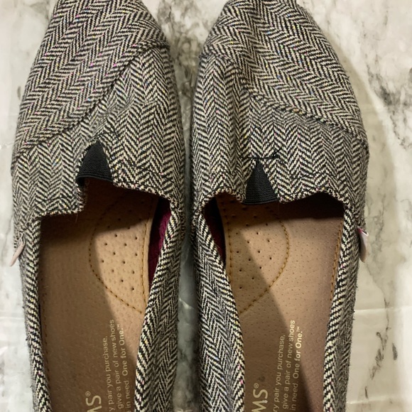 Tom’s Classic Silver Karsen slip-on shoes - Picture 3 of 9